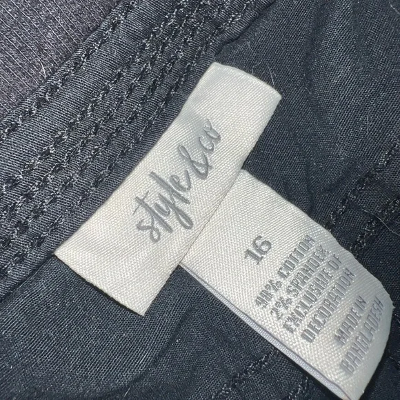 Style & Co Black Capris with Casual Comfort - Picture 2 of 4